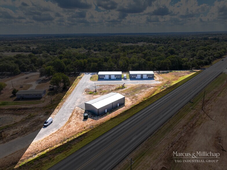 12550 South Highway 183, Luling, TX à vendre - Photo du bâtiment - Image 2 de 8