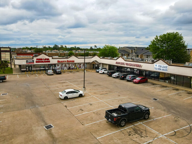 6002 Antoine Dr, Houston, TX à louer - Photo du bâtiment - Image 2 de 5
