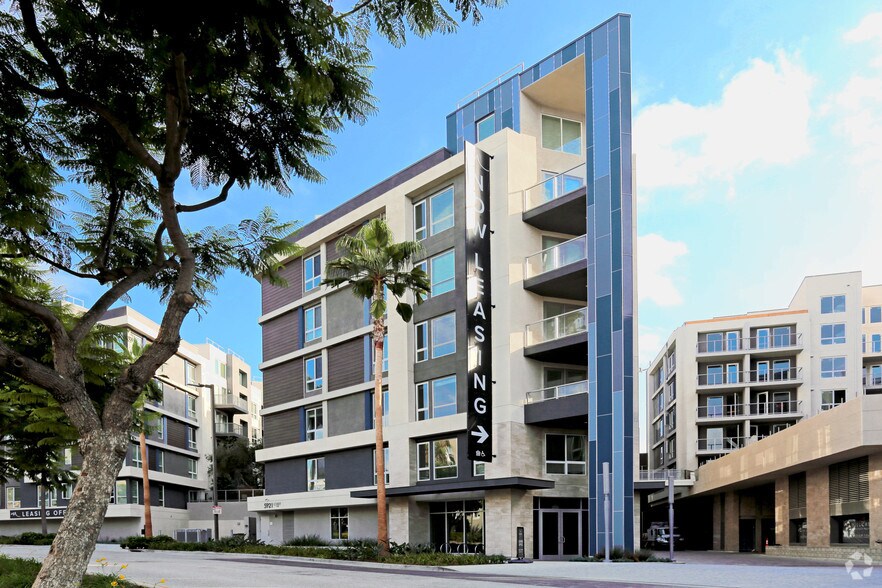 5901-5921 Center Dr, Los Angeles, CA for lease - Building Photo - Image 2 of 74