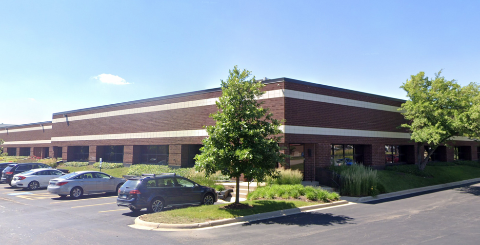 960 Industrial Dr, Elmhurst, IL for lease - Building Photo - Image 1 of 4