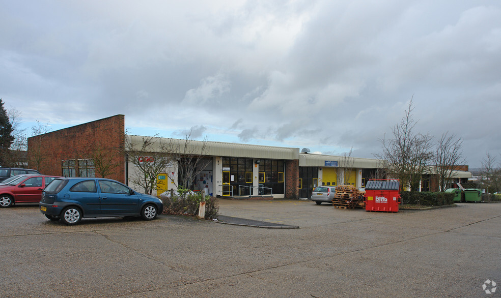 Hunting Gate, Andover for sale - Primary Photo - Image 1 of 1