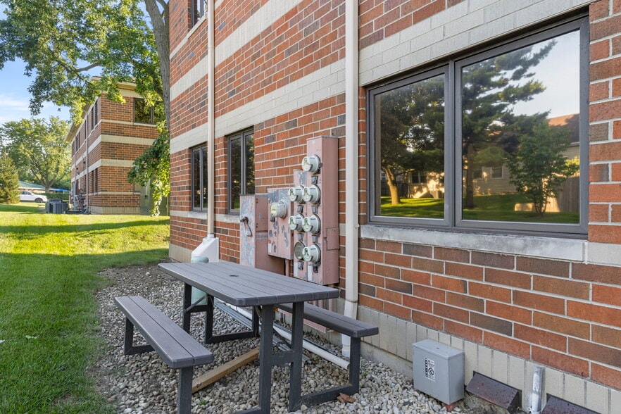 1N131 County Farm Rd, Winfield, IL for sale - Building Photo - Image 3 of 36