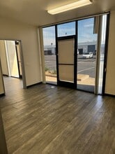 14944 Shoemaker Ave, Santa Fe Springs, CA à louer Photo intérieure- Image 2 de 9