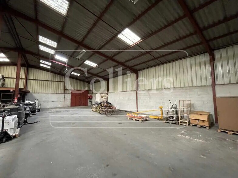 Office in Marignane for lease - Building Photo - Image 3 of 8