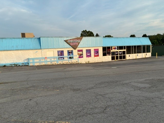 1228 Country Club Rd, Fairmont, WV for lease Building Photo- Image 1 of 1