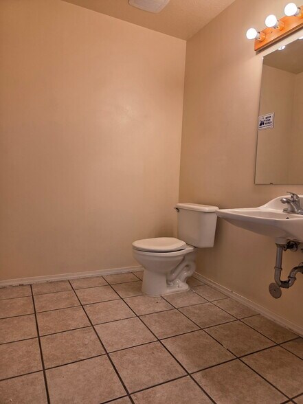 273 Shoup Ave W, Twin Falls, ID à louer - Photo du bâtiment - Image 3 de 36