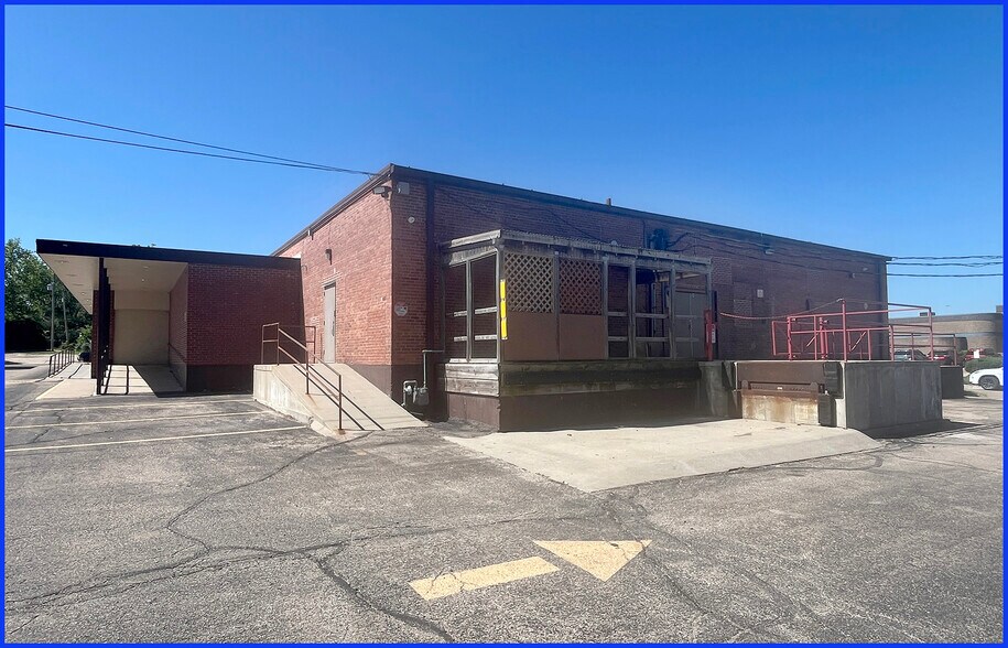 2120 SW 6th Ave, Topeka, KS à louer - Photo du bâtiment - Image 2 de 3