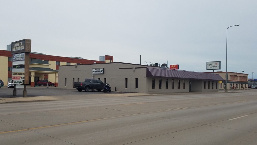 122 E Sioux Ave, Pierre, SD à louer - Photo du bâtiment - Image 2 de 8