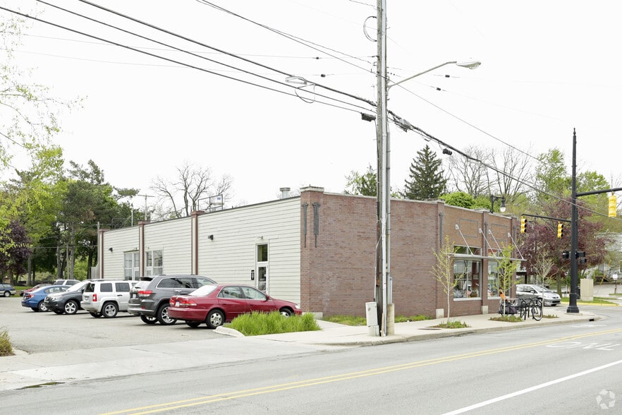 1007 Lake Dr SE, Grand Rapids, MI for sale - Building Photo - Image 3 of 7