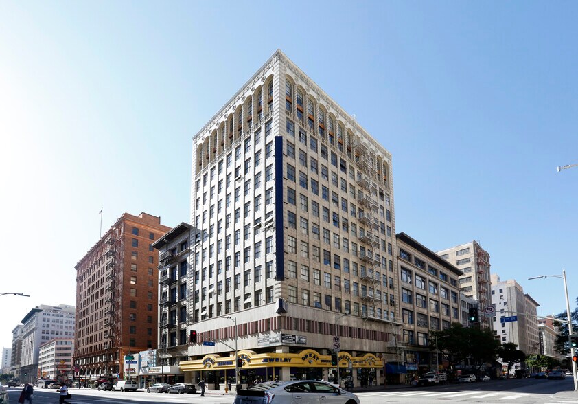706 S Hill St, Los Angeles, CA à louer - Photo du bâtiment - Image 2 de 2