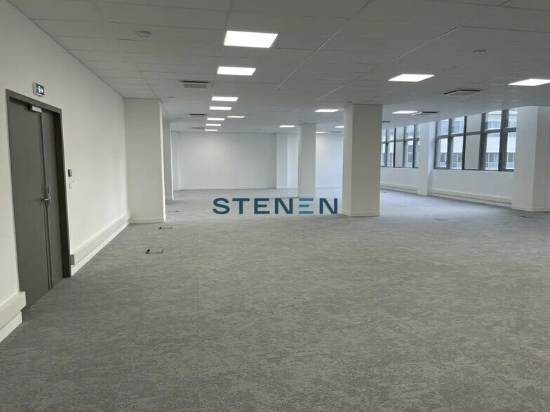 Office in Marseille for lease - Building Photo - Image 2 of 6