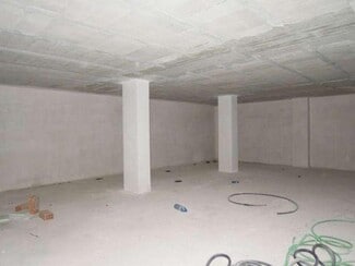 Plus de détails pour Multi-résidentiel à vendre