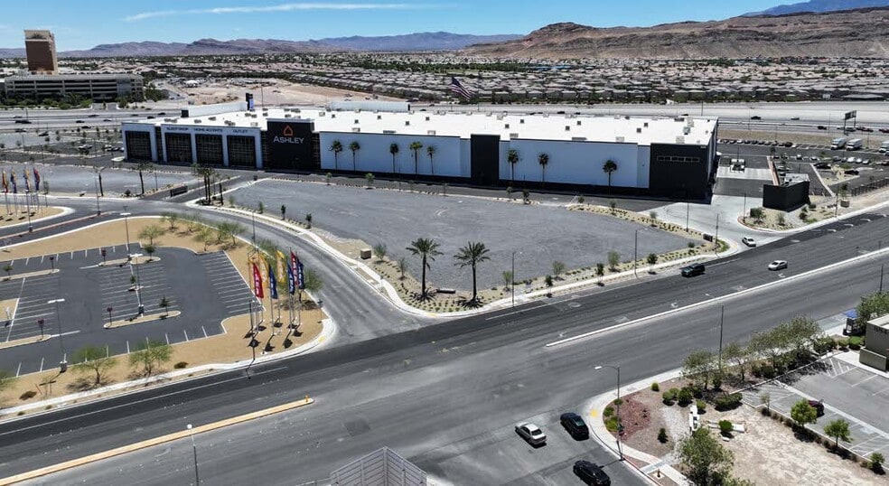6555 S Riley St, Las Vegas, NV for lease - Building Photo - Image 3 of 5