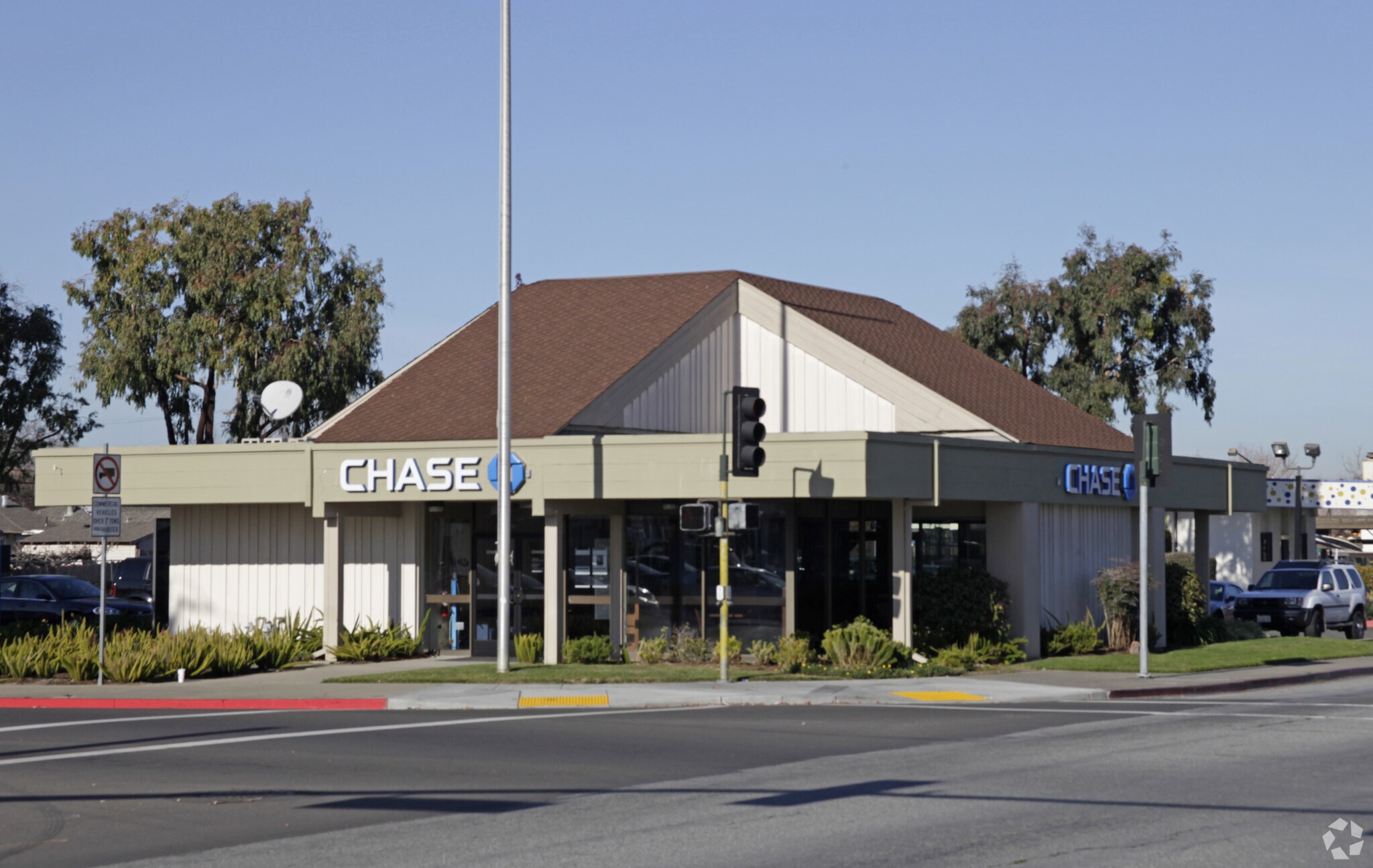 18499 Hesperian Blvd, San Lorenzo, CA à louer Photo principale- Image 1 de 3