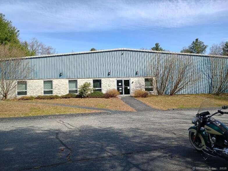 122 Industrial Park Rd, Sterling, CT à vendre - Photo du bâtiment - Image 2 de 3