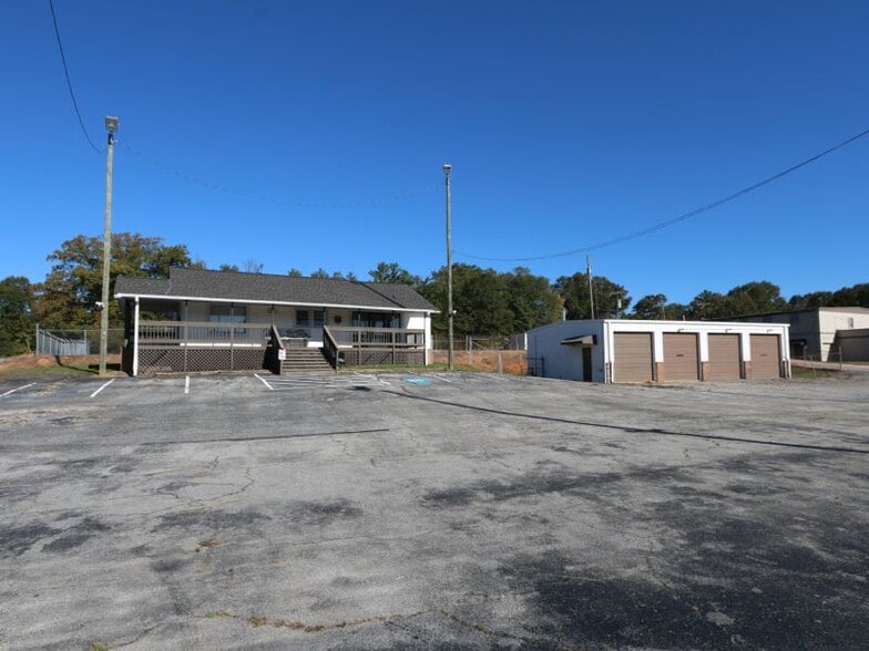 1450 W Wade Hampton Blvd, Greer, SC for lease - Building Photo - Image 1 of 5
