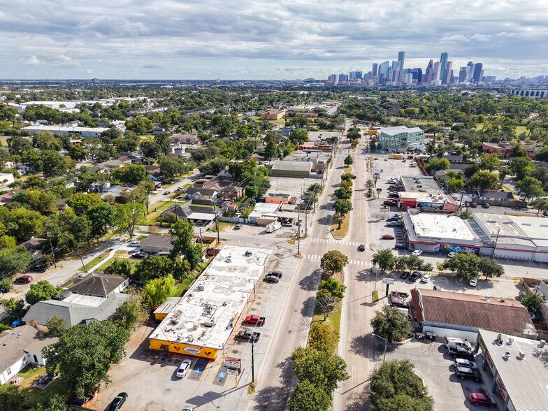 3806 Irvington Blvd, Houston, TX à vendre - Photo du bâtiment - Image 3 de 8