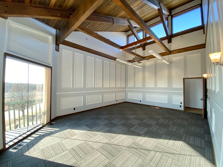 5130 Hickory Point Frontage Rd, Decatur, IL for lease - Interior Photo - Image 2 of 13