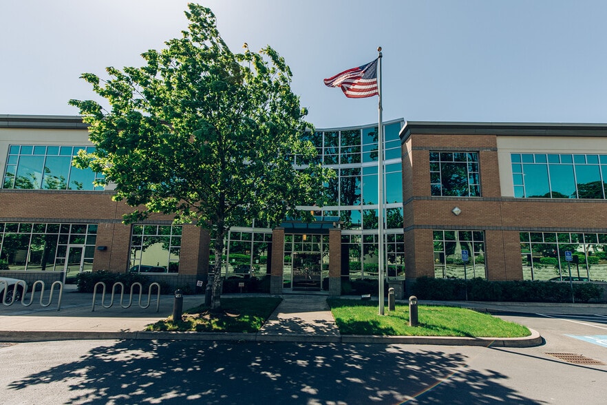 11740 SW 68th Pky, Tigard, OR for sale - Building Photo - Image 2 of 7