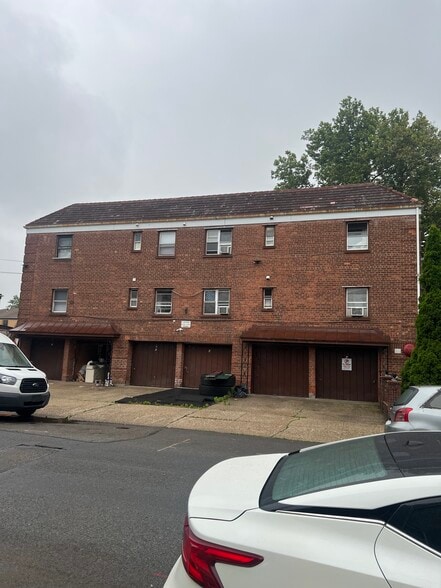6361 110th St, Forest Hills, NY for sale - Primary Photo - Image 3 of 14