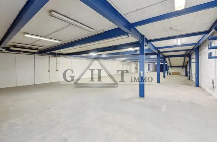 Industrial in Gentilly for sale - Building Photo - Image 2 of 8