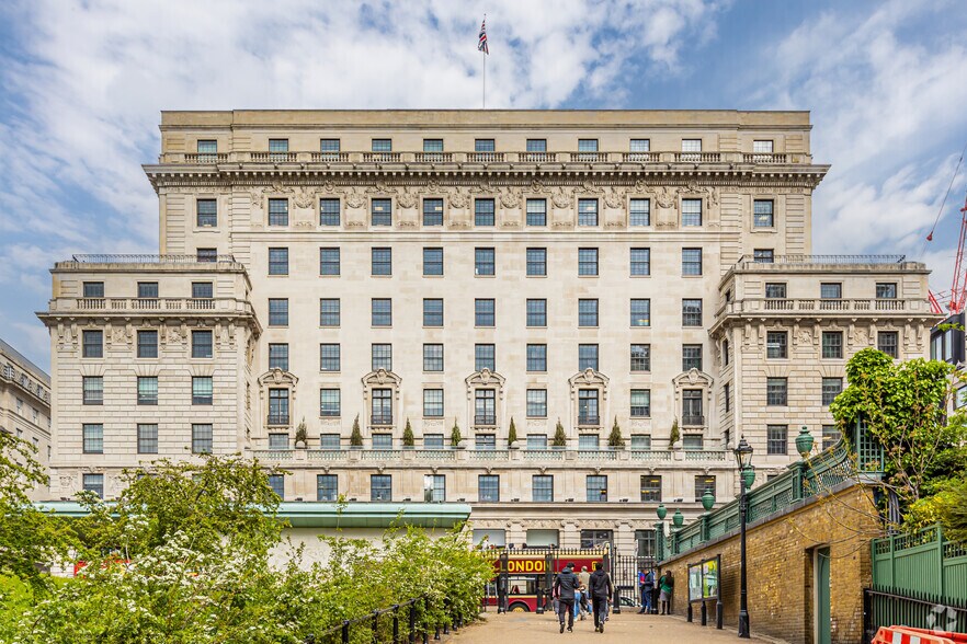 1 Mayfair Pl, Londres à louer - Photo du bâtiment - Image 3 de 22