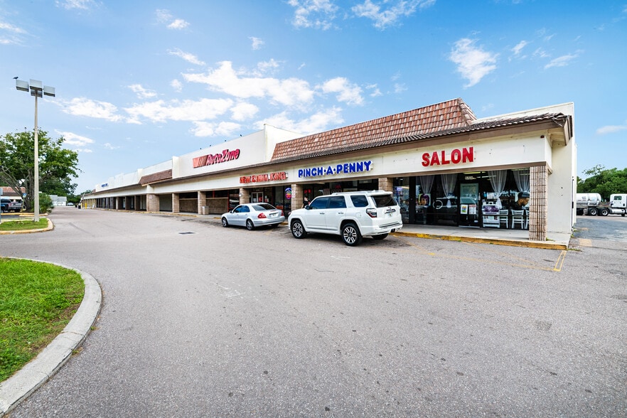 5701-5787 Edgewater Dr, Orlando, FL for lease - Primary Photo - Image 1 of 6