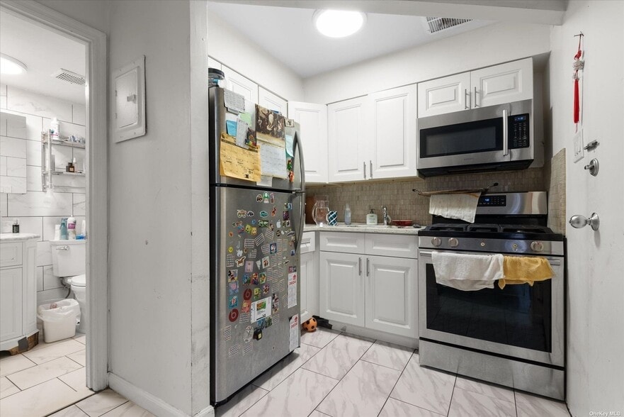 86-18 57th Rd, Elmhurst, NY for sale - Interior Photo - Image 3 of 8