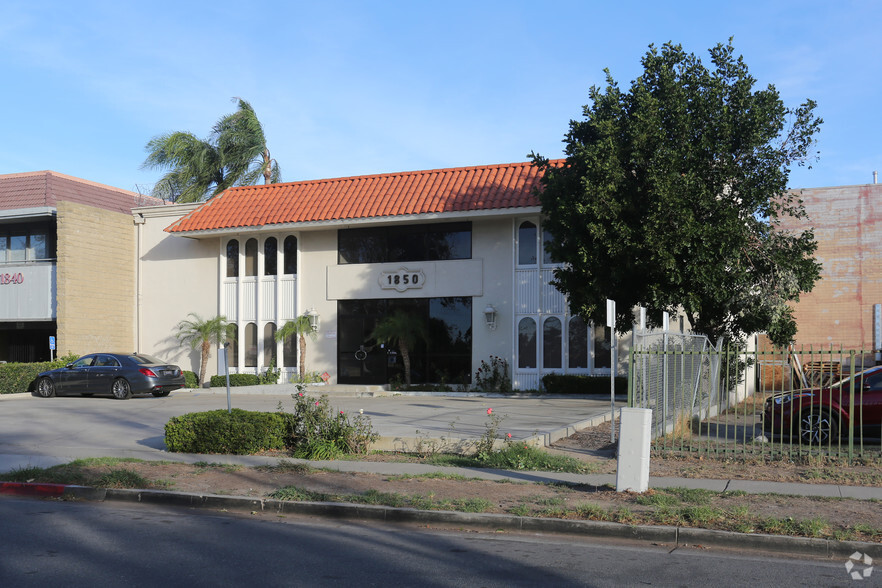 1850 E 17th St, Santa Ana, CA for sale - Primary Photo - Image 1 of 1