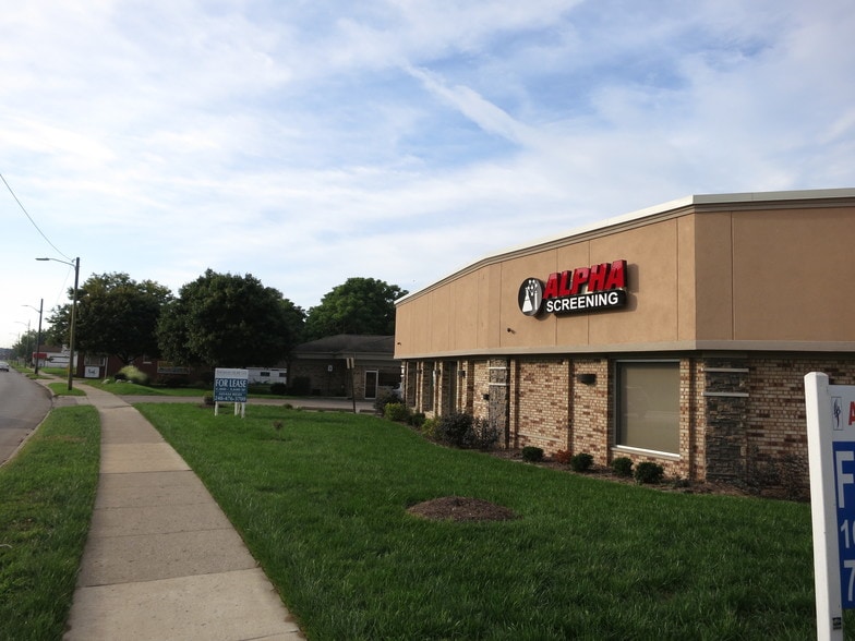 2066-2118 S Wayne Rd, Westland, MI for lease - Building Photo - Image 2 of 5