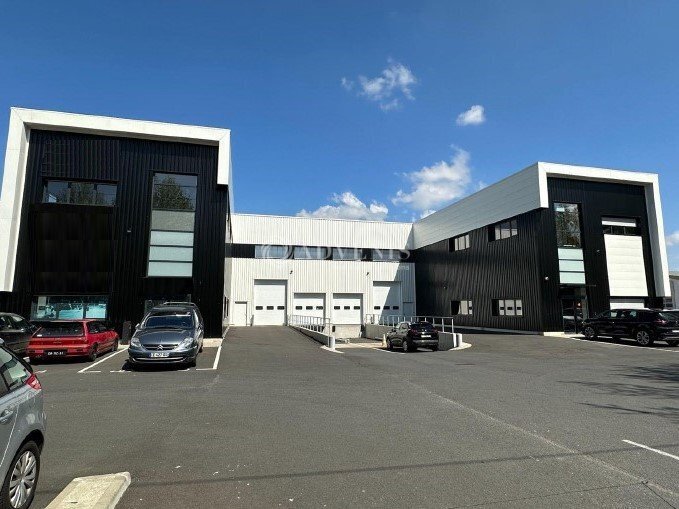 Flex in Les Sorinières for lease - Building Photo - Image 1 of 12
