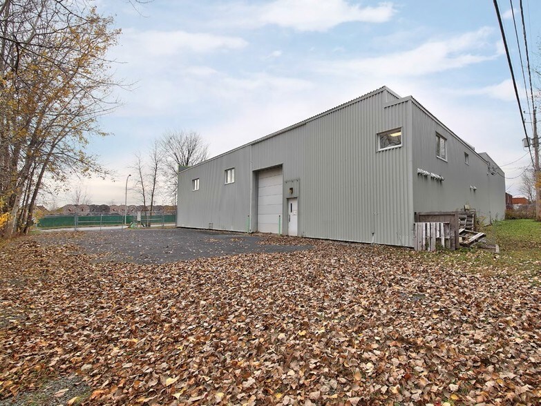 2275-2277 Boul Industriel, Chambly, QC à louer - Photo du bâtiment - Image 3 de 7