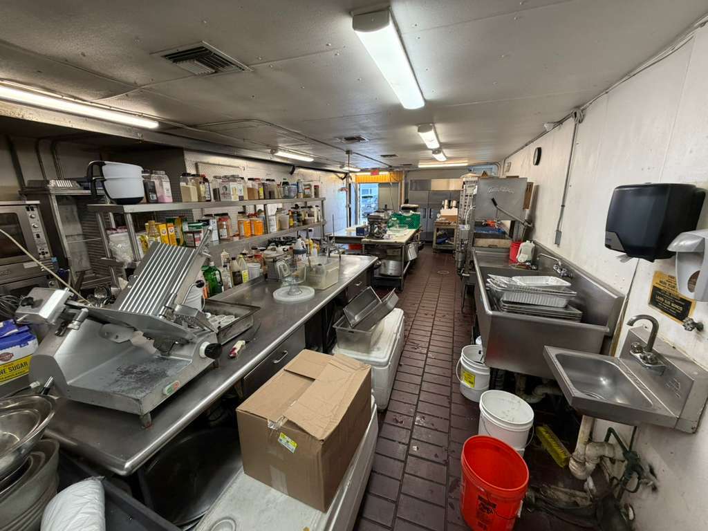 7039-7051 SW 47th St, Miami, FL 33155 - Unité 7049-23 - - Photo intérieure - Image 1 of 2
