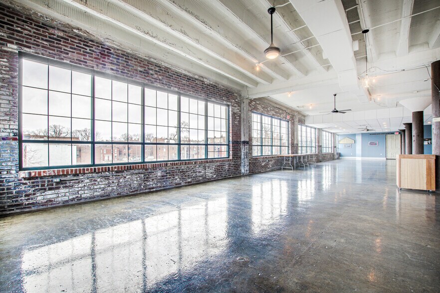 2400 S Jefferson Ave, Saint Louis, MO à louer - Photo du bâtiment - Image 3 de 17