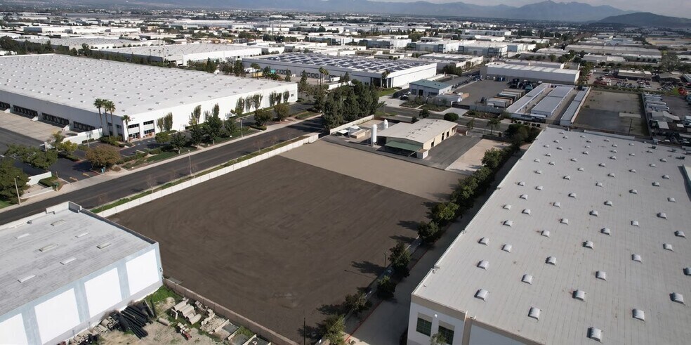 2010 S Cucamonga Ave, Ontario, CA for lease - Building Photo - Image 3 of 6
