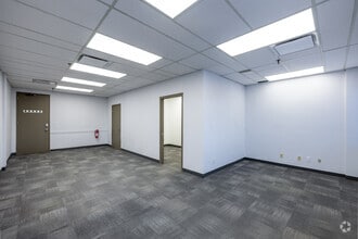 5401 Temple Dr NE, Calgary, AB for lease Interior Photo- Image 2 of 4