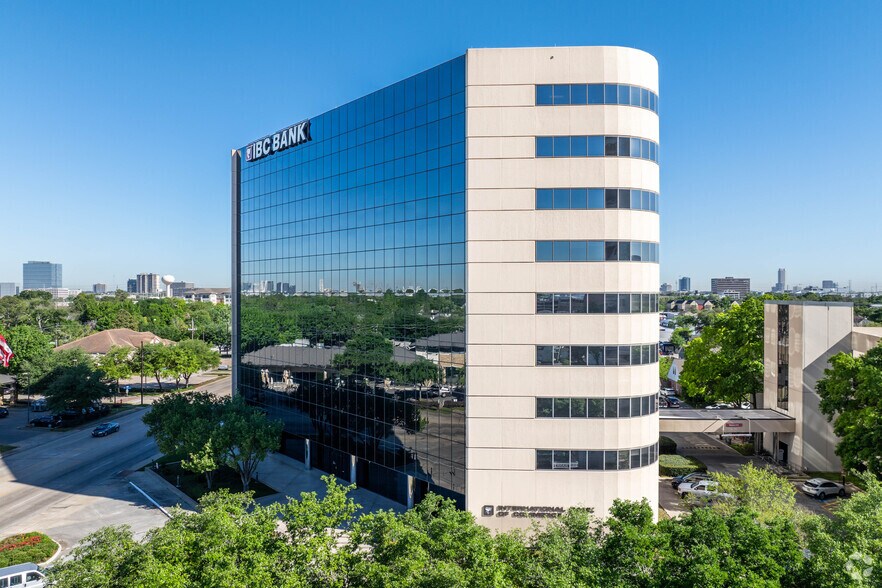 5615 Kirby Dr, Houston, TX à louer - Photo du bâtiment - Image 2 de 6