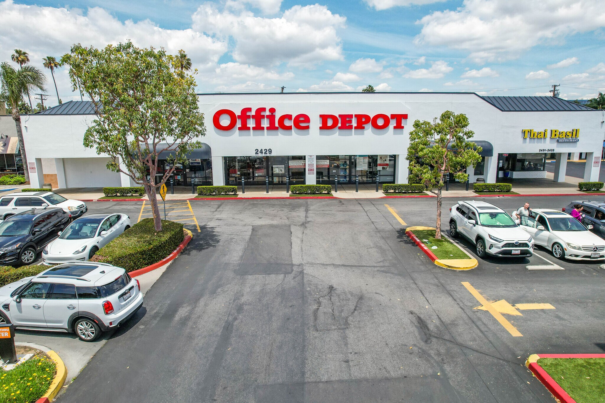 2403-2495 E Chapman Ave, Fullerton, CA à louer Photo du bâtiment- Image 1 de 13