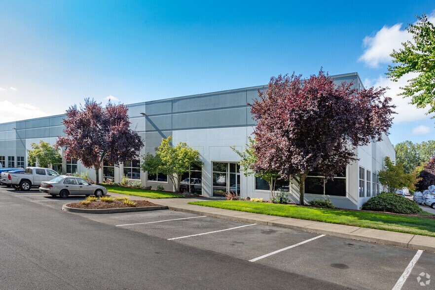 8912 NE Alderwood Rd, Portland, OR for lease - Building Photo - Image 2 of 5