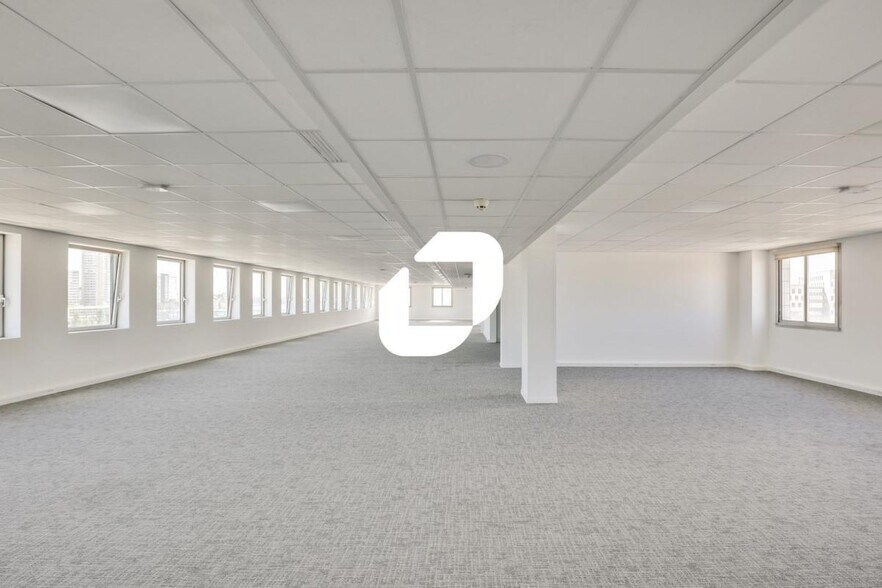 Office in Ivry-sur-Seine for lease - Building Photo - Image 3 of 54