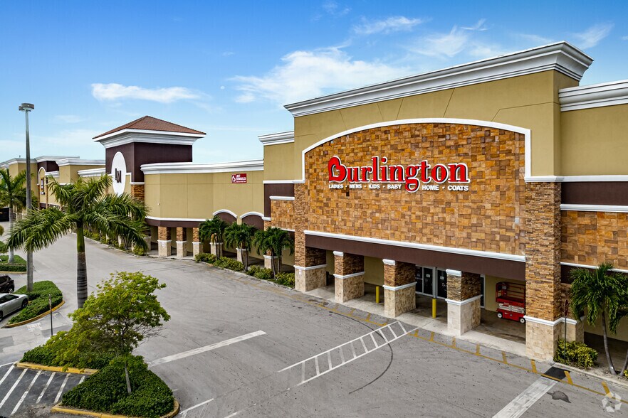 3201-3383 N State Road 7, Lauderdale Lakes, FL à louer - Photo du bâtiment - Image 2 de 13