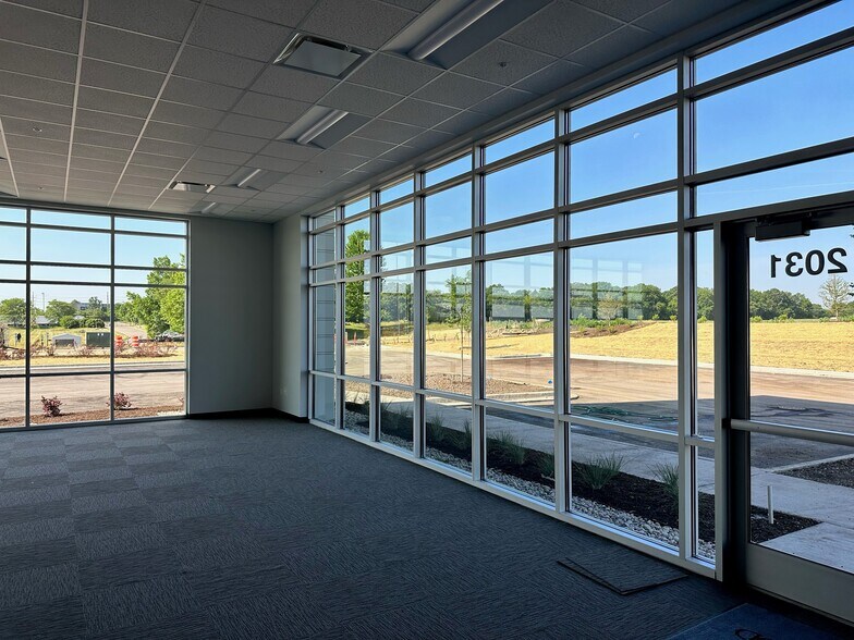 2031 Geneva Dr, Geneva, IL à louer - Photo intérieure - Image 2 de 4