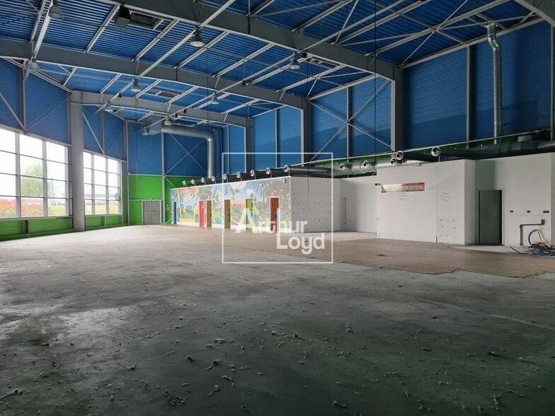 Retail in Varennes-sur-Seine for sale - Building Photo - Image 2 of 5