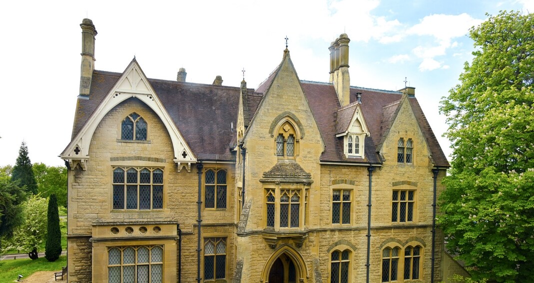 Evesham Rd, Bishops Cleeve for lease Primary Photo- Image 1 of 2