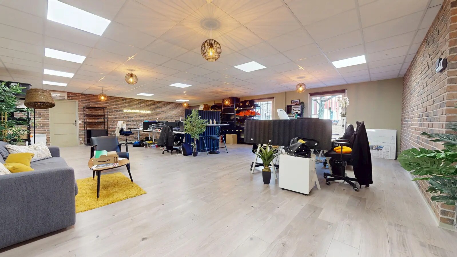 136 Chemin Du Moulin Carron, Écully for lease Interior Photo- Image 1 of 13