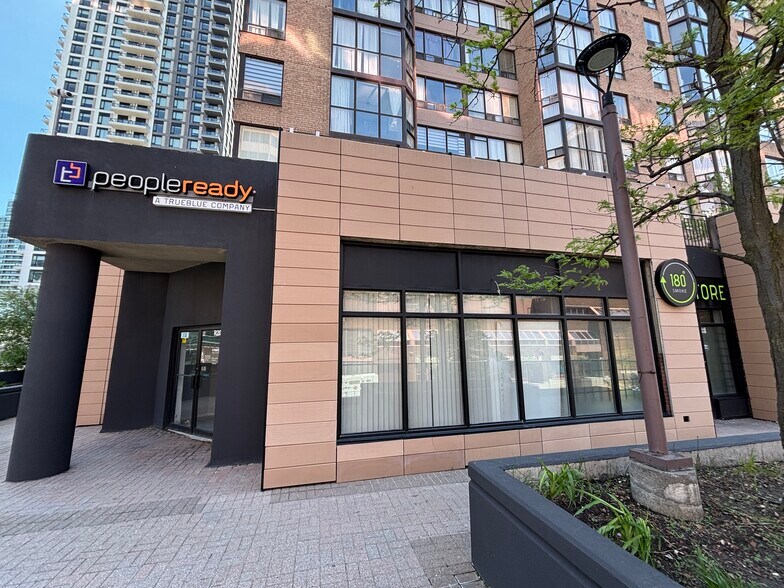 265 Enfield Pl, Mississauga, ON à louer - Photo du bâtiment - Image 1 de 3