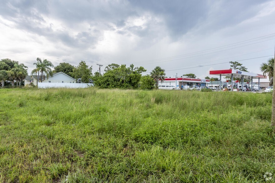 1371 Jefferson Dr, Englewood, FL for sale - Primary Photo - Image 1 of 5