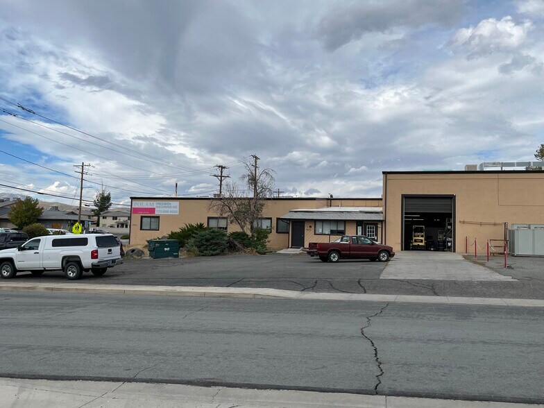 3915 Fairview Dr, Carson City, NV à louer - Photo du bâtiment - Image 2 de 6