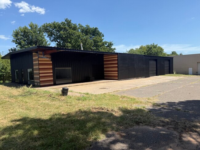 Plus de détails pour 18718 NE 23rd St, Harrah, OK - Industriel à louer