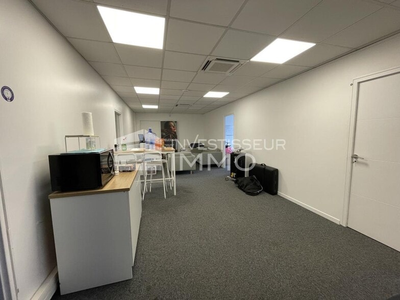 Flex in Vitry-sur-Seine for lease - Interior Photo - Image 3 of 5